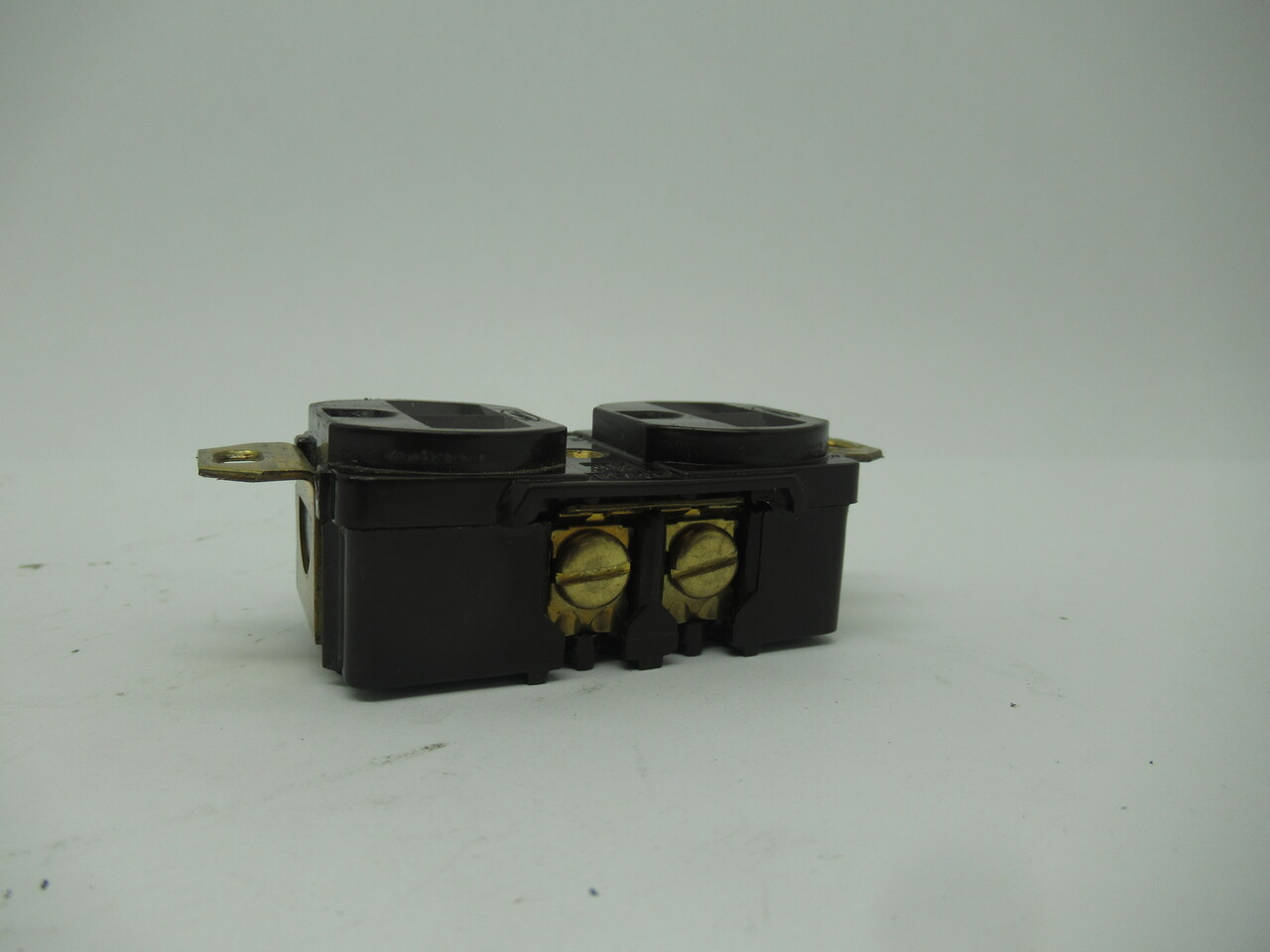 Hubbell 5262 Straight Blade Brown Receptacle 15A 125V 2P 3W CUT TAB USED