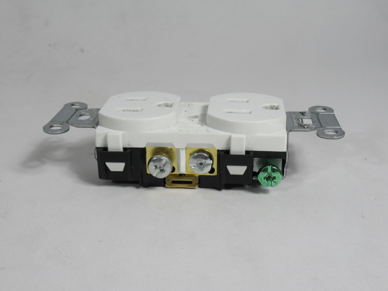 Hubbell Bryant CRS15WTR Grounding Duplex Receptacle 15A 125V 2P 3Wire USED