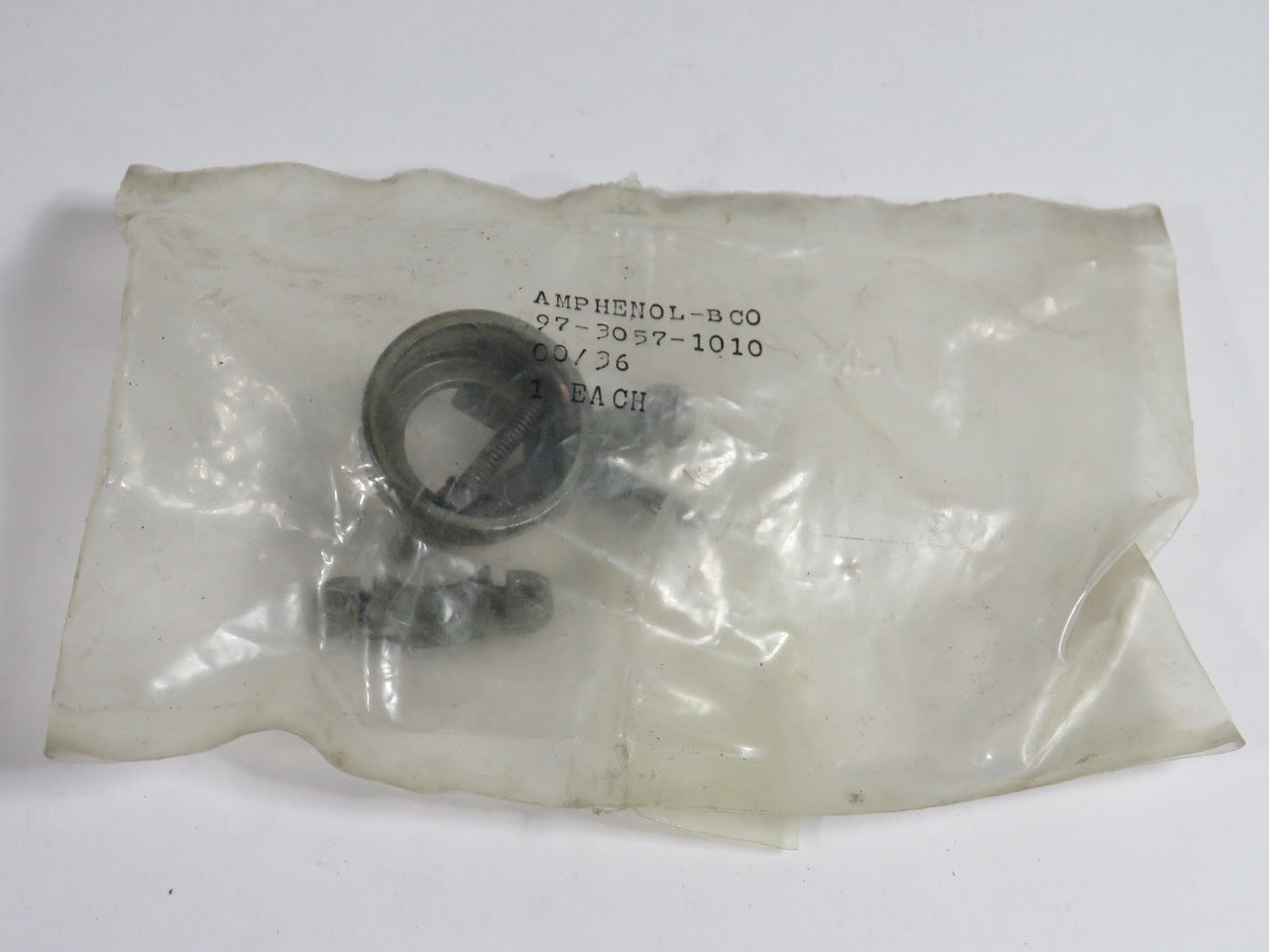 Amphenol 97-3057-1010 Circular Cable Clamp Size 18 OPEN BAG NWB