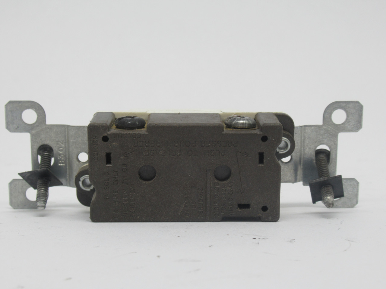 Leviton 1453-W Toggle Switch 15 Amp 120V USED