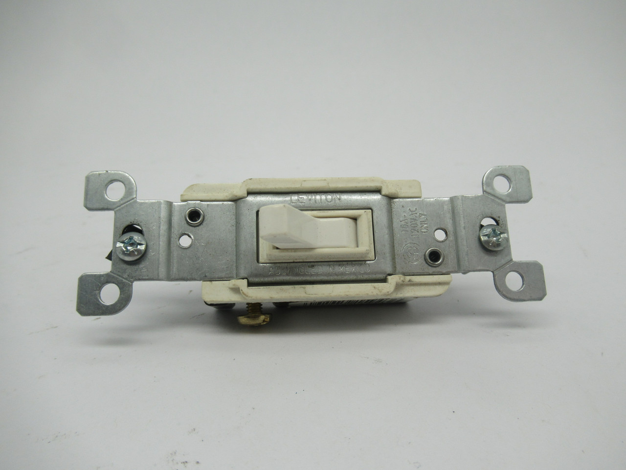 Leviton 1453-W Toggle Switch 15 Amp 120V NOP