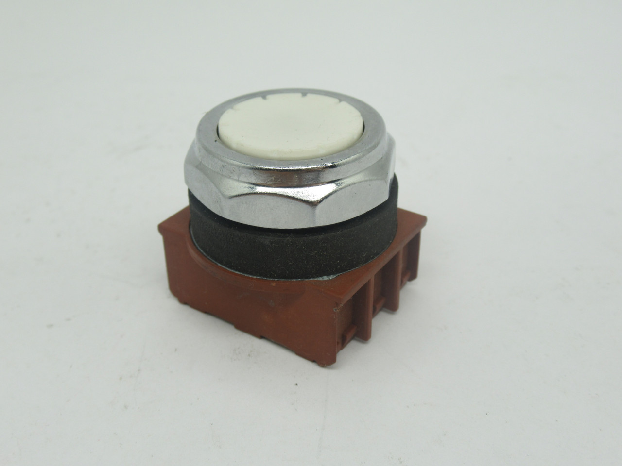 Siemens 3SB03-PFW Flush Push Button w/ Mounting Latch 30mm WHITE USED