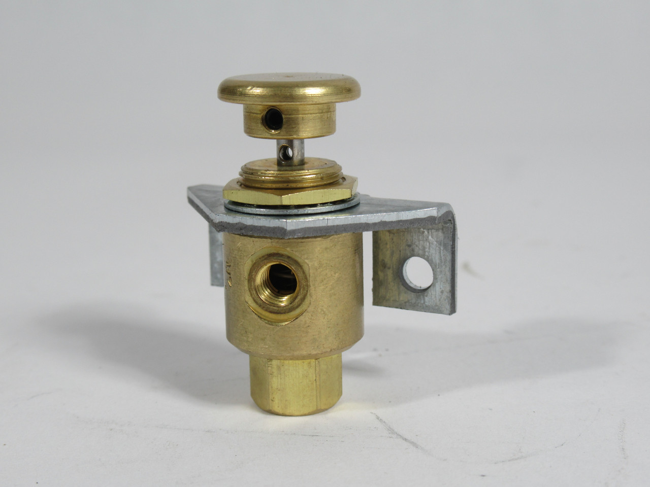 Clippard MAV-2 Stem Valve 2Way 300psig #10-32 Port N.C w/ Hardware USED