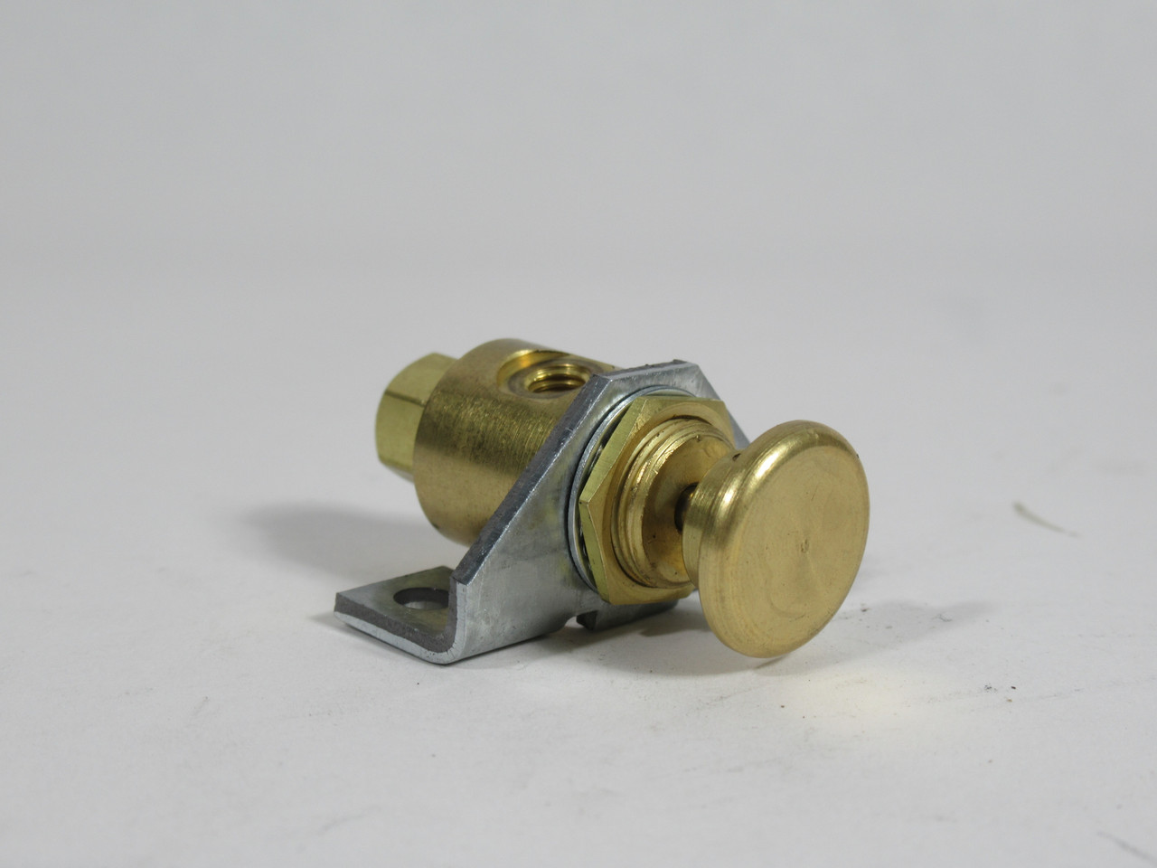 Clippard MAV-2 Stem Valve 2Way 300psig #10-32 Port N.C w/ Hardware USED