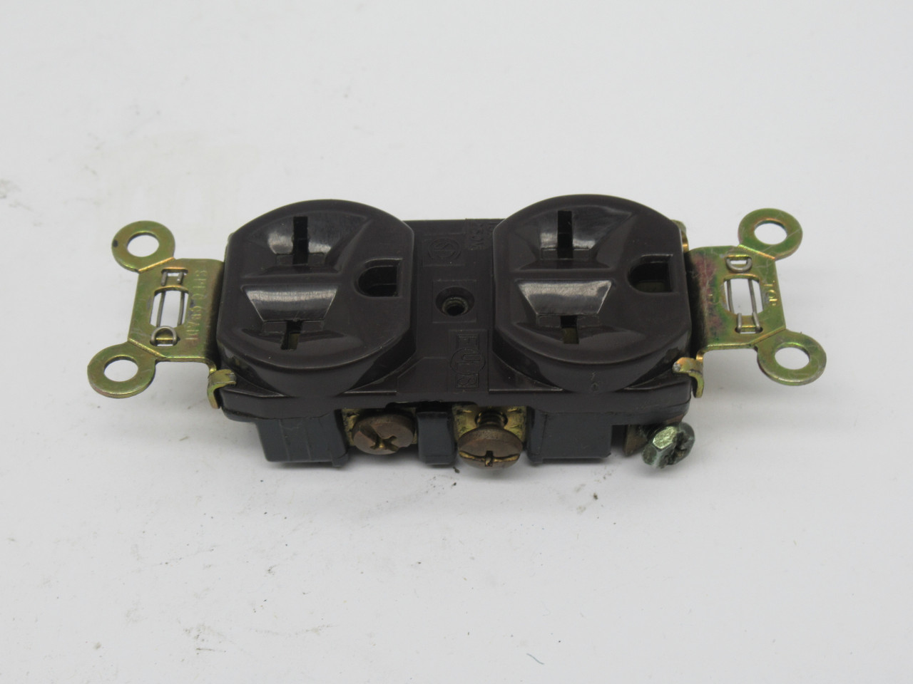 Pass & Seymour 5662 Heavy Duty Duplex Receptacle 15A 250V 2P 3W BROWN USED