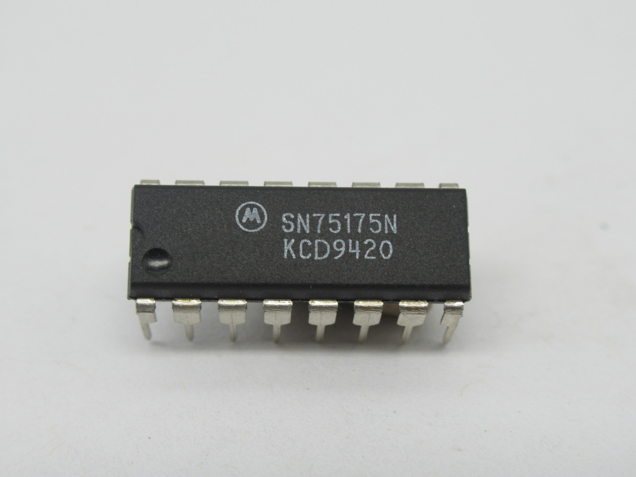 Motorola SN75175N Quad Line Receiver w/ 3-State Output 16Pin 5.0V Supply NOP