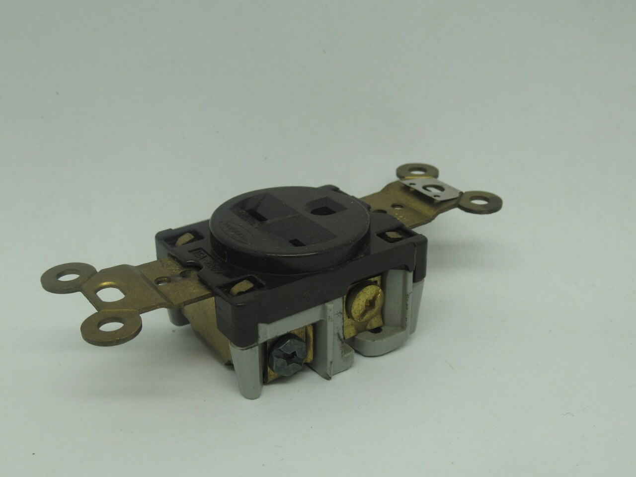 Hubbell HBL5661 Single Receptacle 15A 250V 3-Wire 2-Pole 6-15R USED