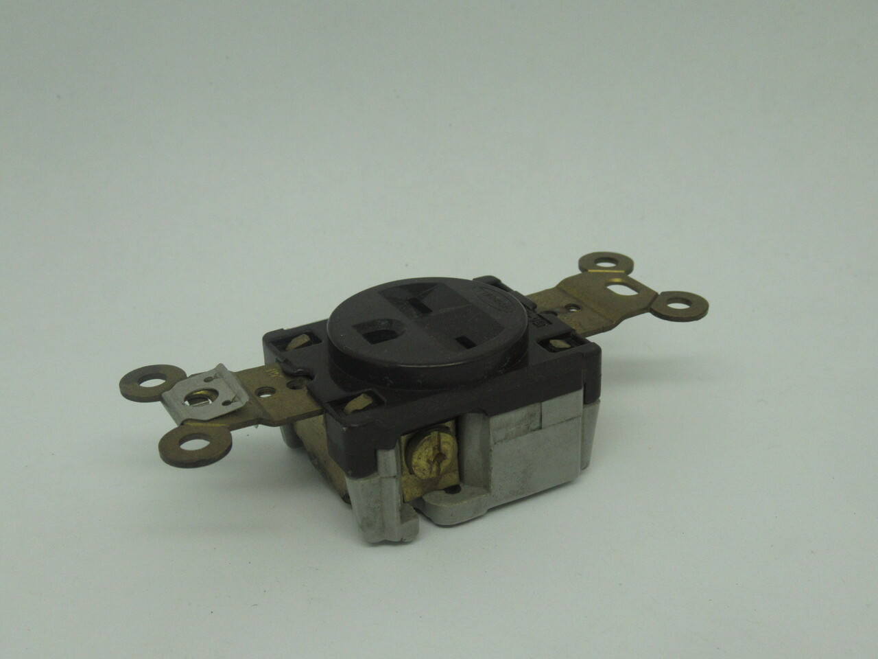 Hubbell HBL5661 Single Receptacle 15A 250V 3-Wire 2-Pole 6-15R USED