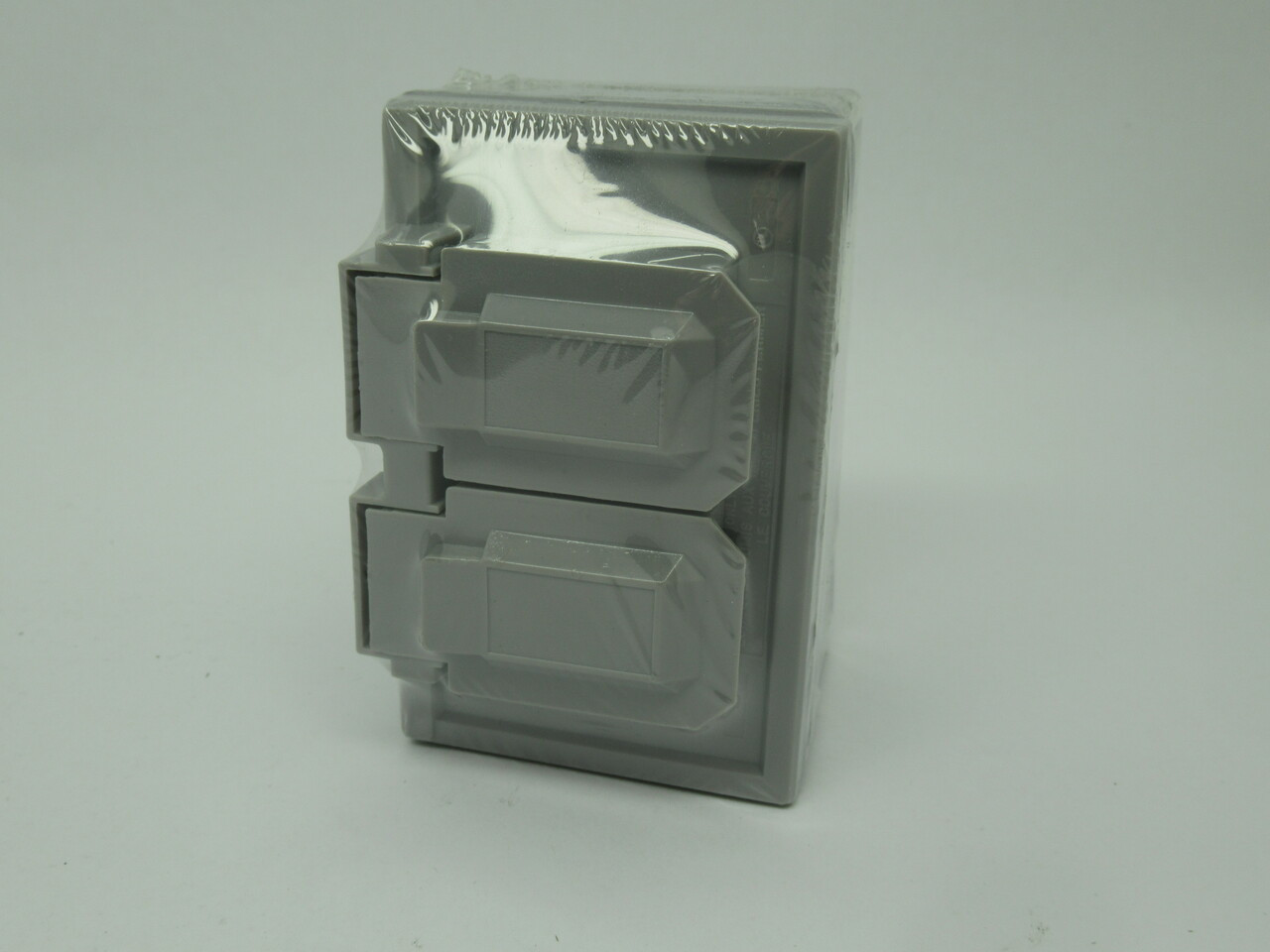 Leviton 741-4976-KTG Weather Resistant Kit W/ U-Ground Duplex Receptacle 15A NEW