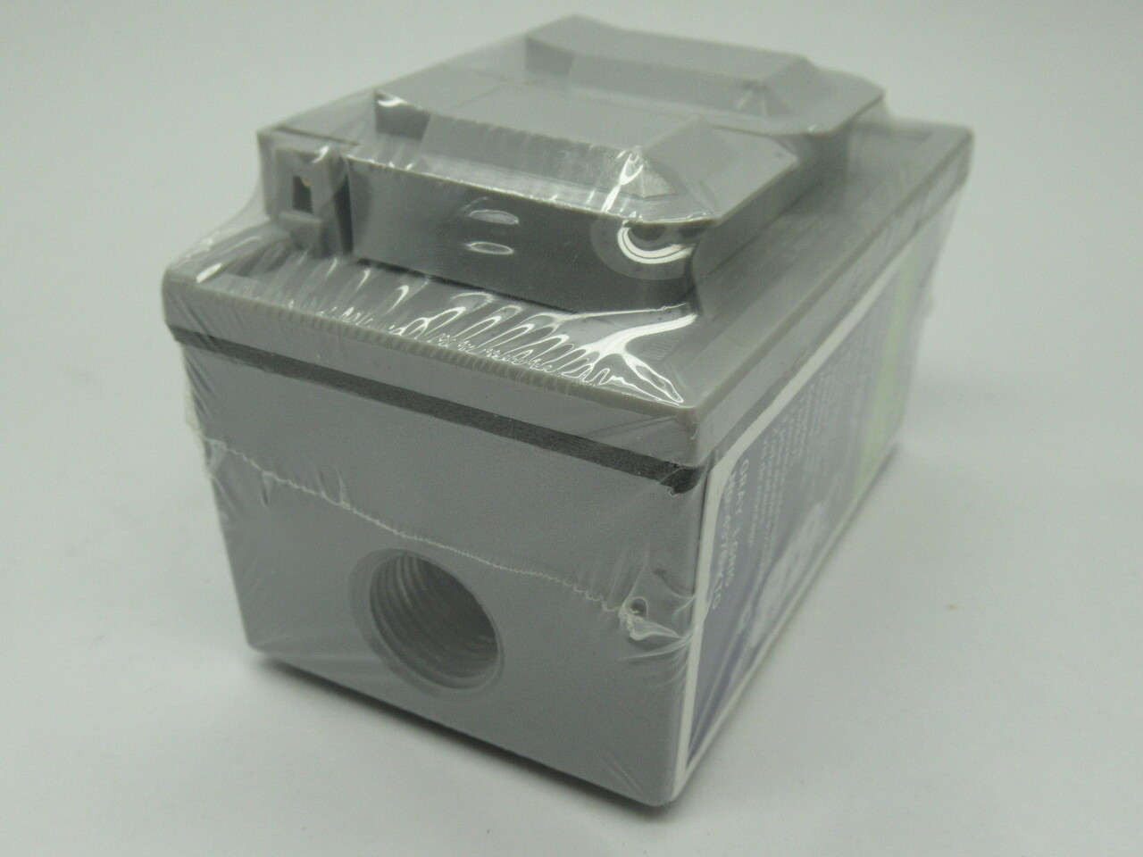 Leviton 741-4976-KTG Weather Resistant Kit W/ U-Ground Duplex Receptacle 15A NEW