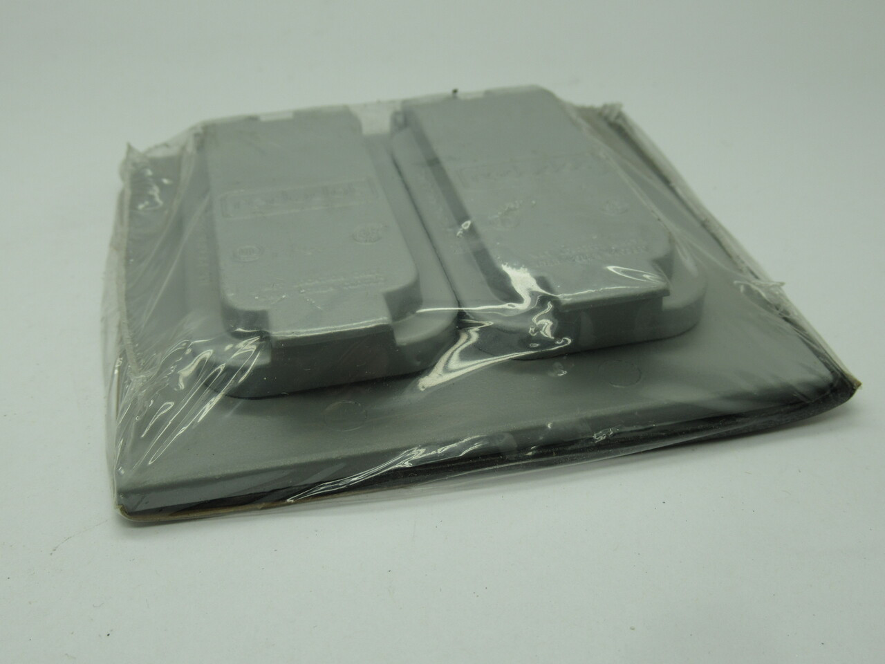 Thomas & Betts R2CCD Red Dot Duplex Cover Two Gang S410E NEW