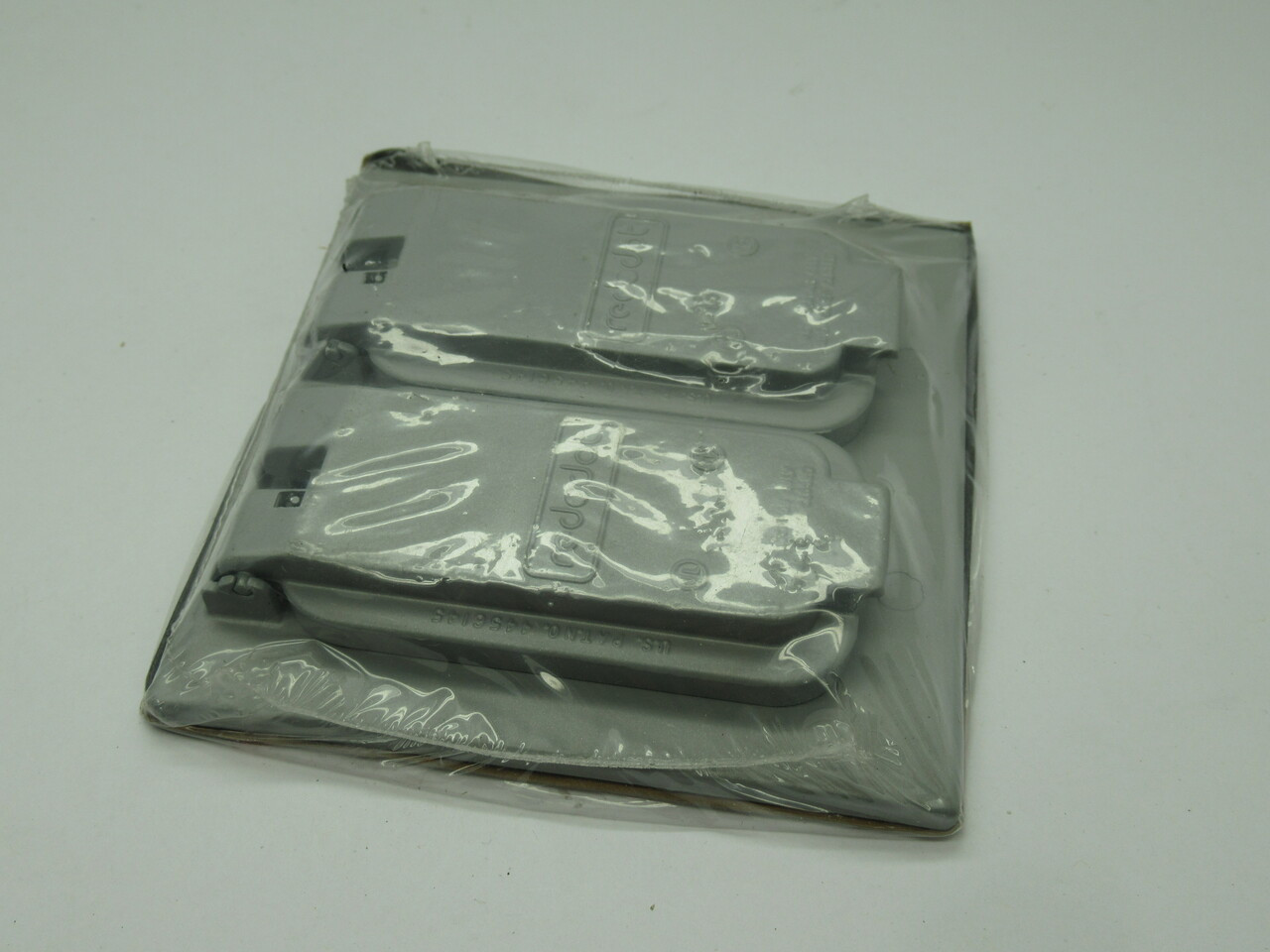 Thomas & Betts R2CCD Red Dot Duplex Cover Two Gang S410E NEW