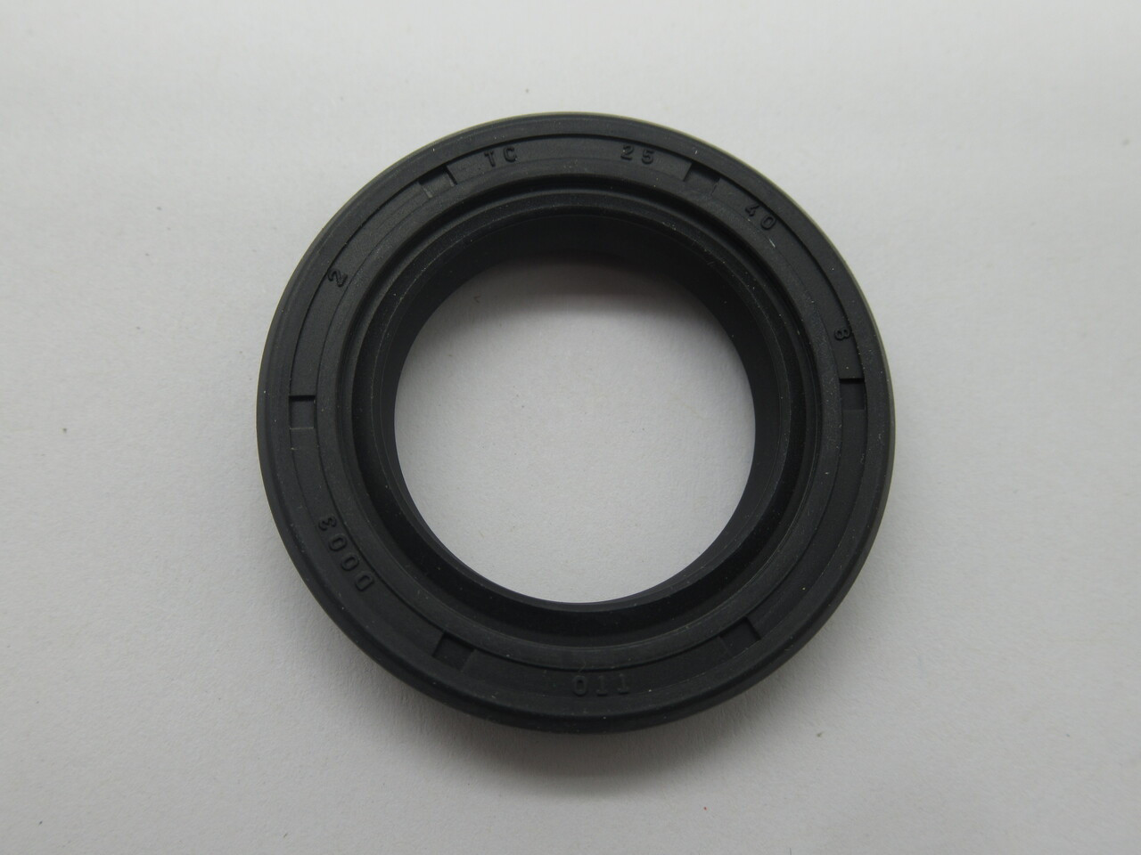 DMR 25408-DL Oil Seal 25mm Shaft 40mm Bore 8mm Width Spring Loaded NEW