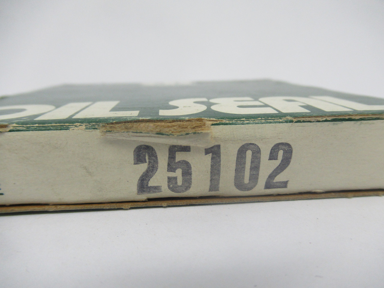 CR 25102 Oil Seal 2-1/2 x 3-7/8 x 15/32" NEW