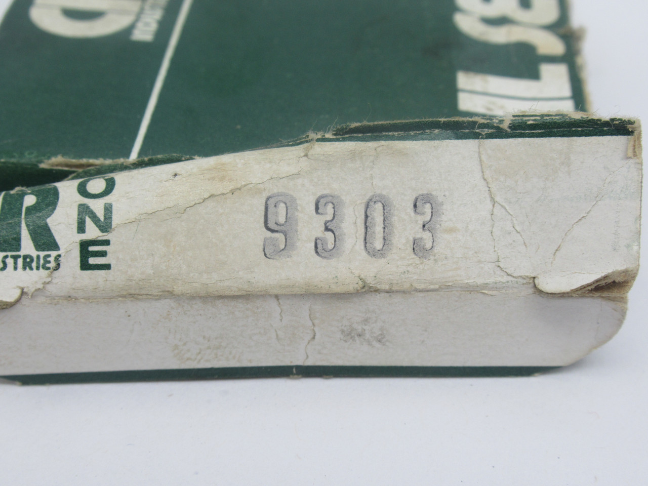 Chicago Rawhide 9303 Oil Seal 0.938" ID 1.5" OD 0.25" W *DAMAGED BOX* NEW