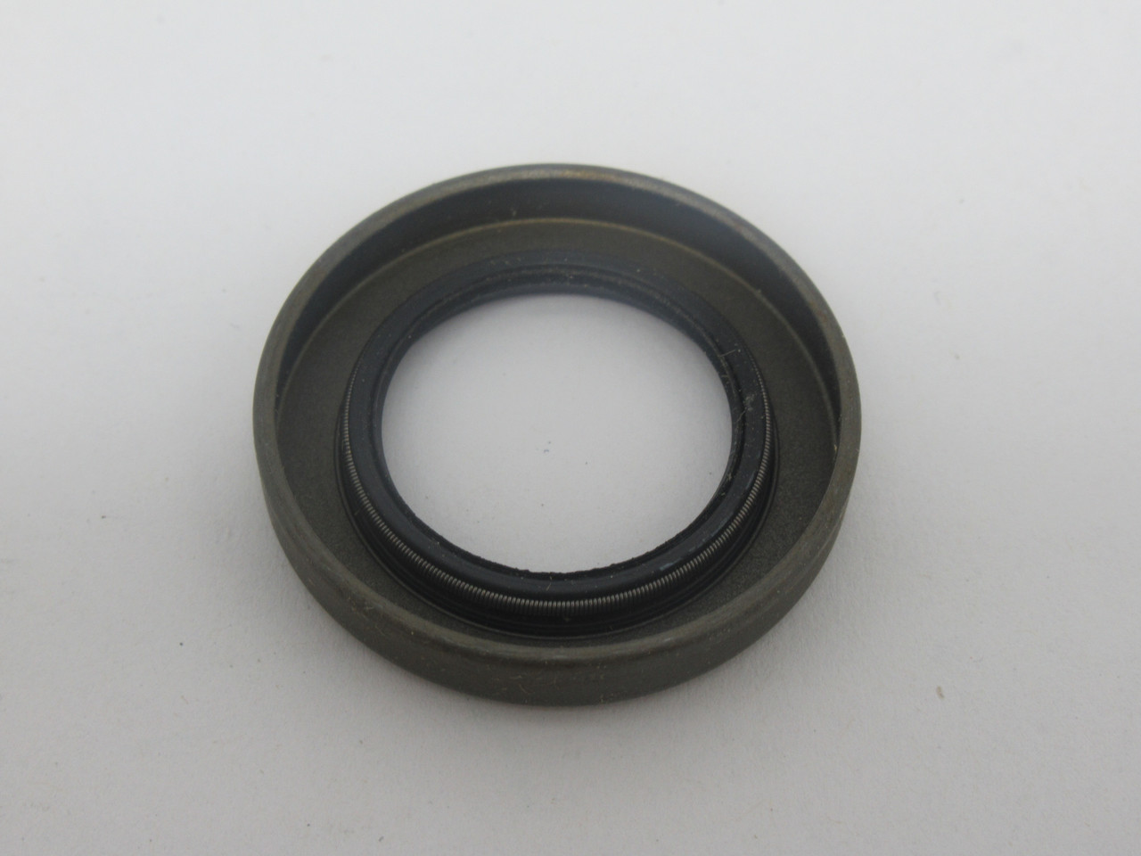 Chicago Rawhide 9303 Oil Seal 0.938" ID 1.5" OD 0.25" W *DAMAGED BOX* NEW