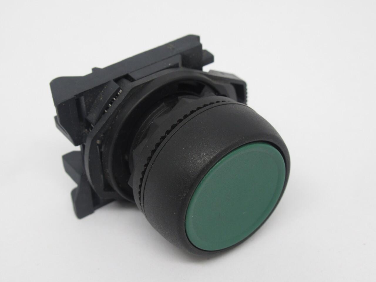 Sprecher + Schuh D7P-F3 Push Button Flush Green Plastic C/W Latch USED