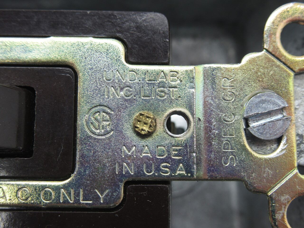 General Electric 5935-2G Toggle Switch 1 Pole 15A 120-277V With Enclosure USED