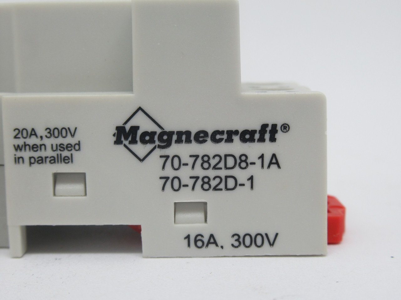 Magnecraft 70-782D8-1A Relay Socket 300V 16A 8-Blade USED