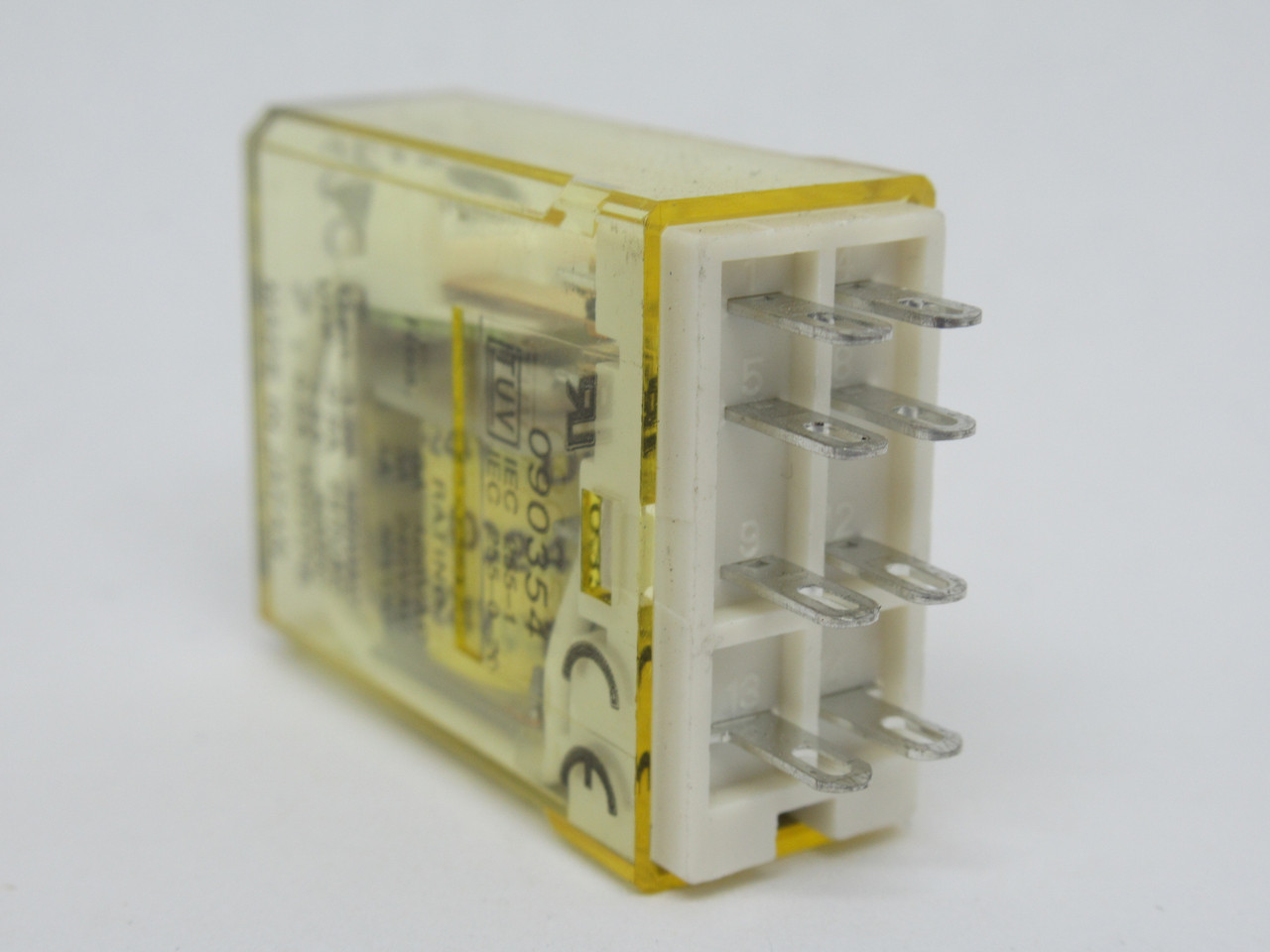 IDEC RY2S-UD-DC24V Plug In Relay 24VDC 3A 8-Blade DPDT USED