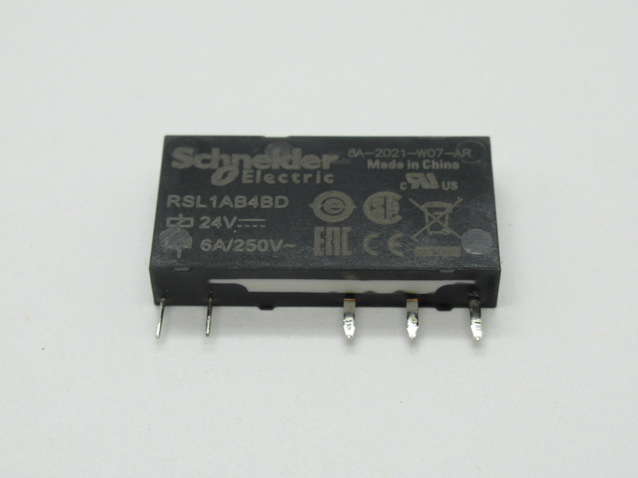 Schneider Electric RSL1AB4BD Slim Interface Plug In Relay 24VDC 6A@250V USED