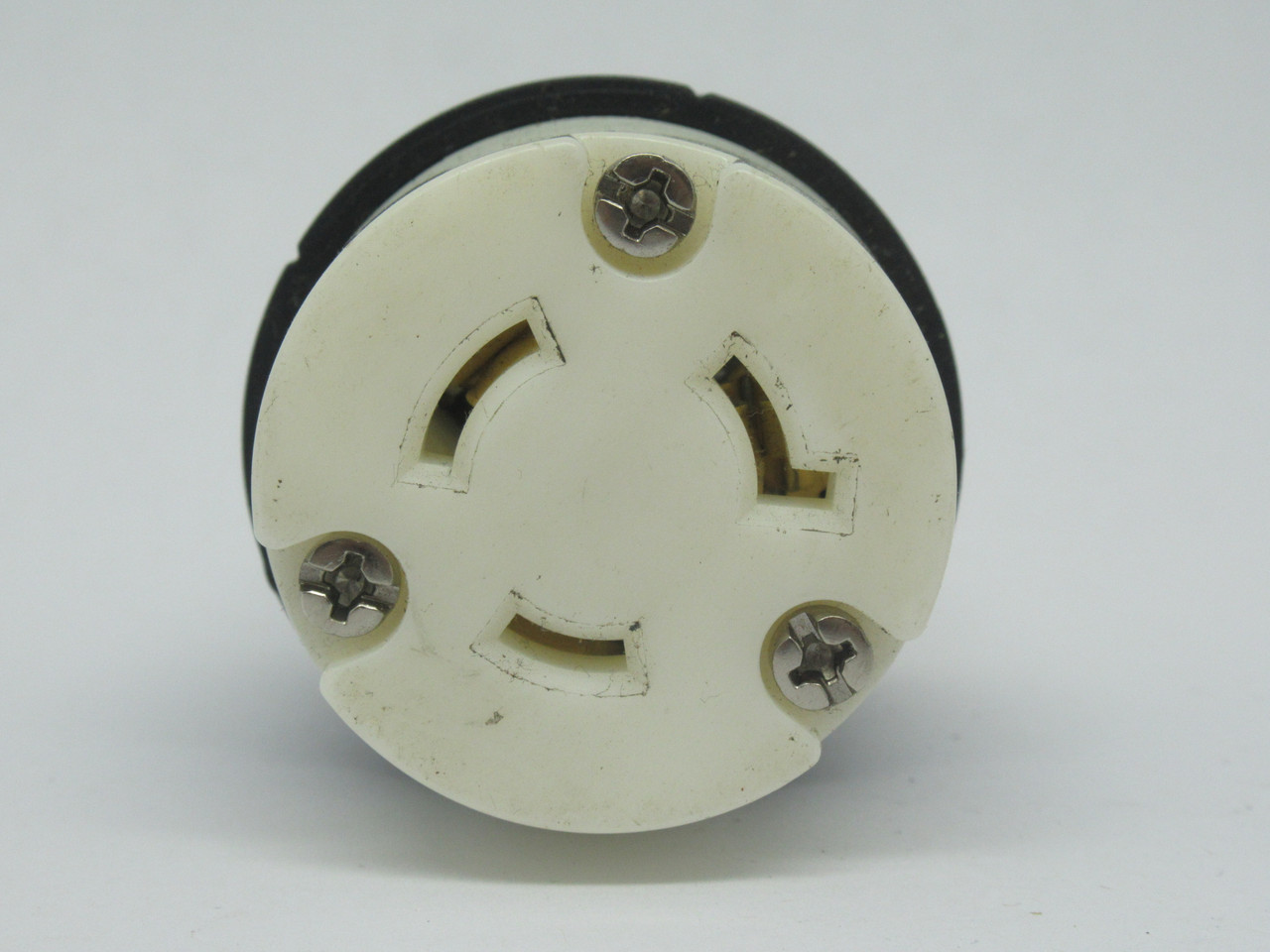 Pass & Seymour Legrand L820C Turnlok Connector 20A 480VAC 3W 2P USED