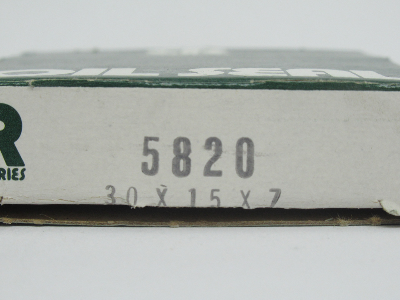 Chicago Rawhide 5820 Oil Seal 15mm ID x 30mm OD x 7mm W NEW