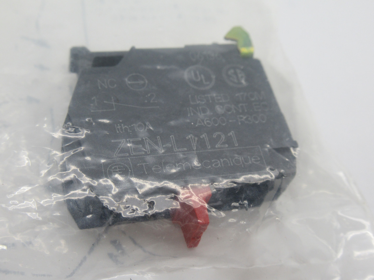 Telemecanique ZEN-L1121 Contact Block 1NC 600V 10A NWB
