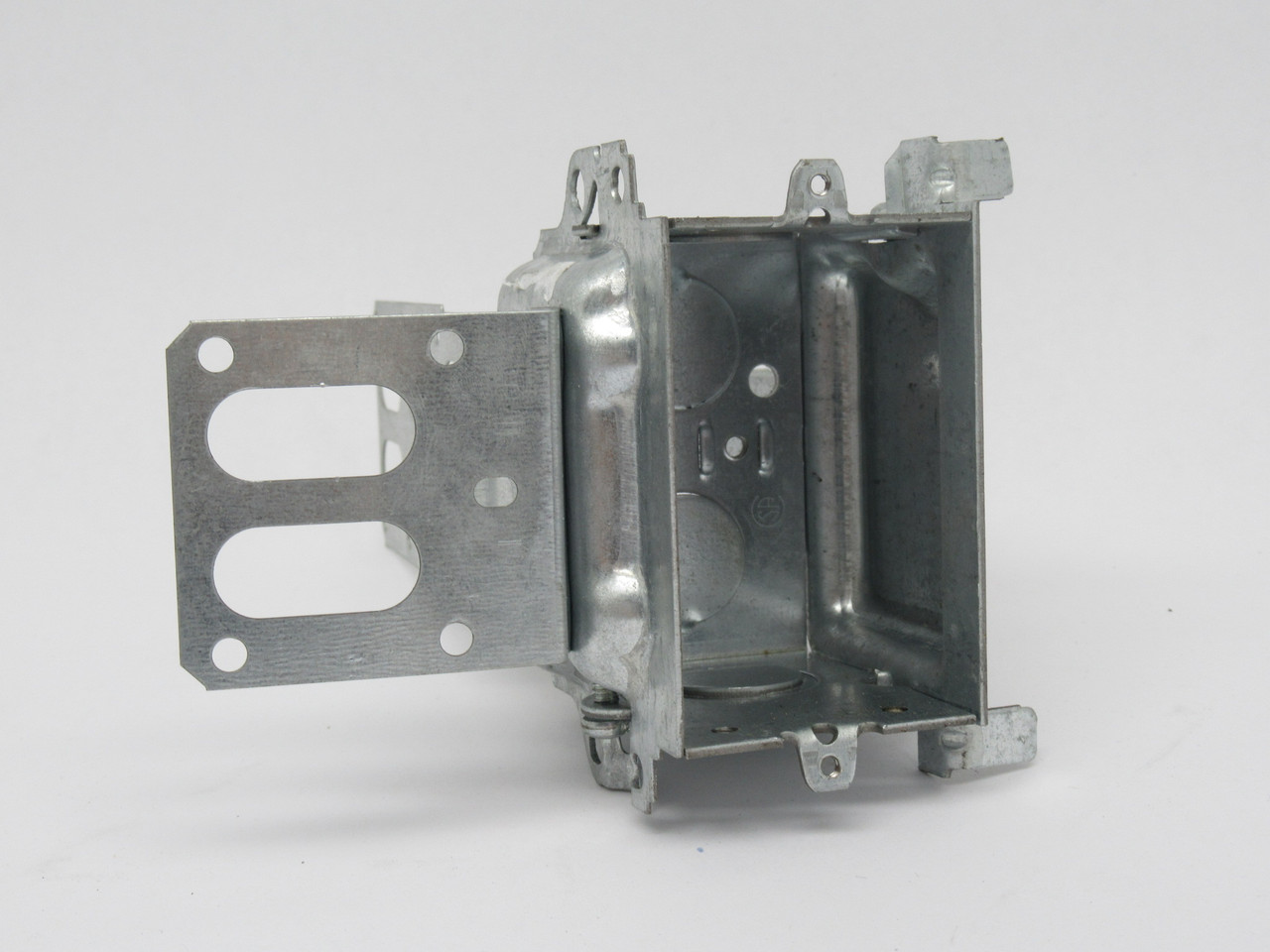 Iberville CI3104-KSSX Steel Stud Device Box 2-1/2" Depth 2" W 3" H NOP