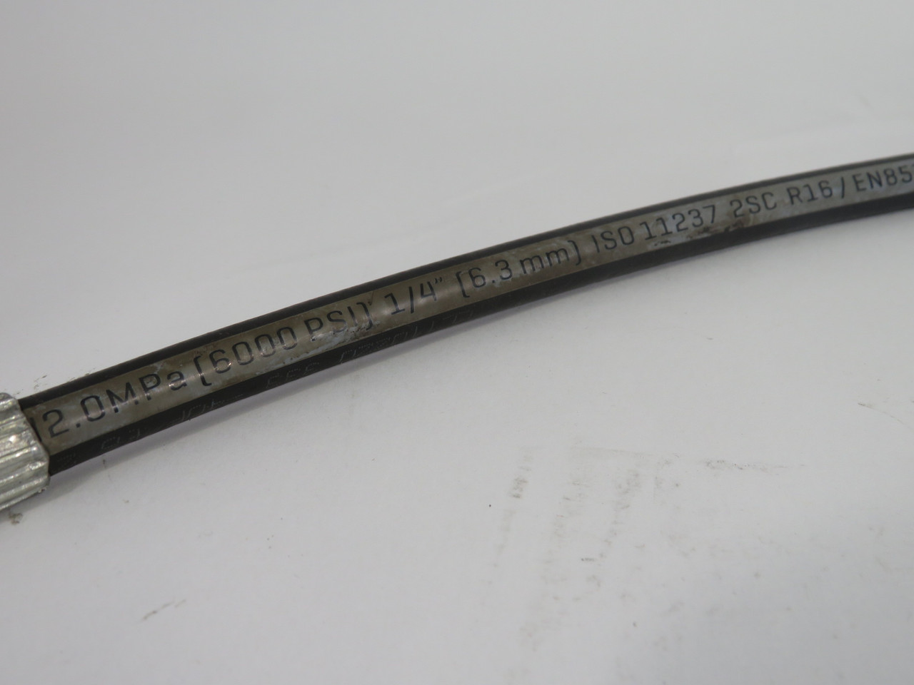 Gates 4M2T Megaflex Hydraulic Hose 6000Psi 1/4" 6.3mm 28" Length USED