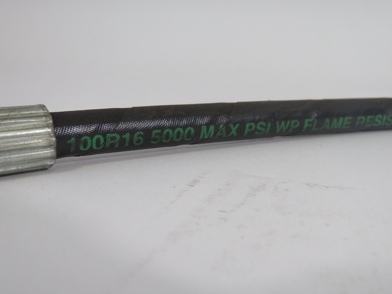 Gates 4M2T-MTF Megatuff Hydraulic Hose 1/4" 5000Psi 28" Length USED