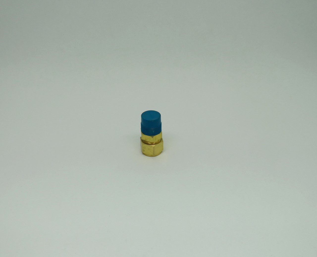 Swagelok B-600-1-8 Male 3/8" Connector x 1/2" Male NPT Brass *Shelf Wear* NOP