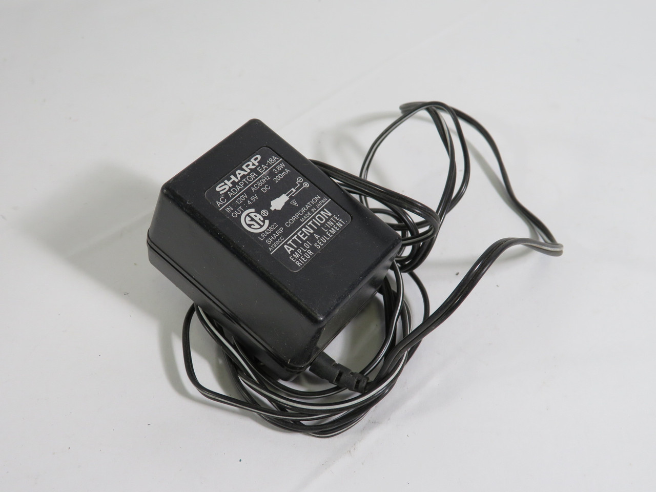Sharp EA-18A AC Adapter Output 4.5V DC 200ma Input 120VAC 60HZ 3.8W USED