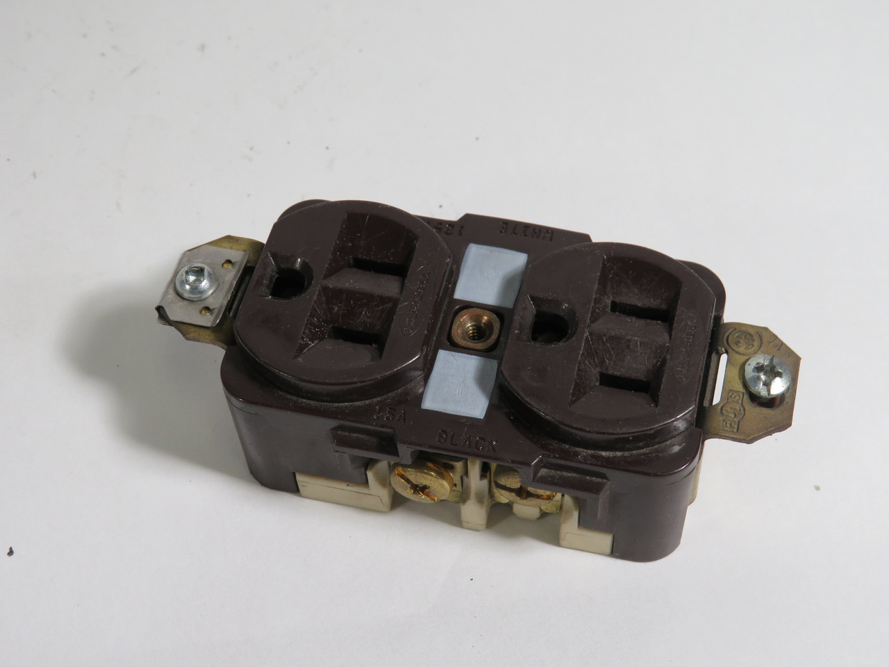 Hubbell HBL5262 Duplex Receptacle Brown 15A 125V 2 Pole 3 Wire Missing Tabs USED