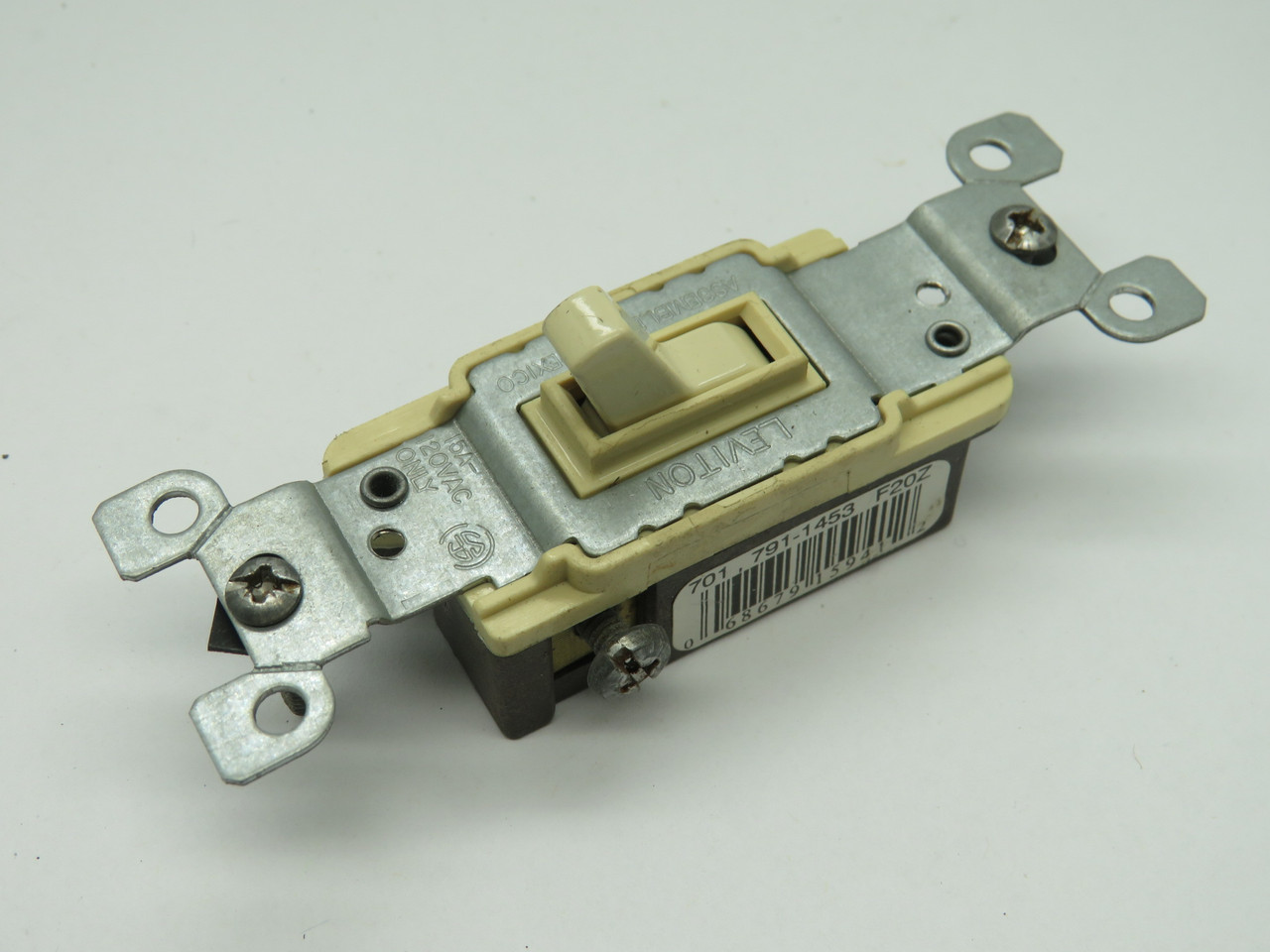 Leviton 1453-I NEW STYLE Ivory Toggle Switch 120V 15A Lot of 3 SHELF WEAR NOP