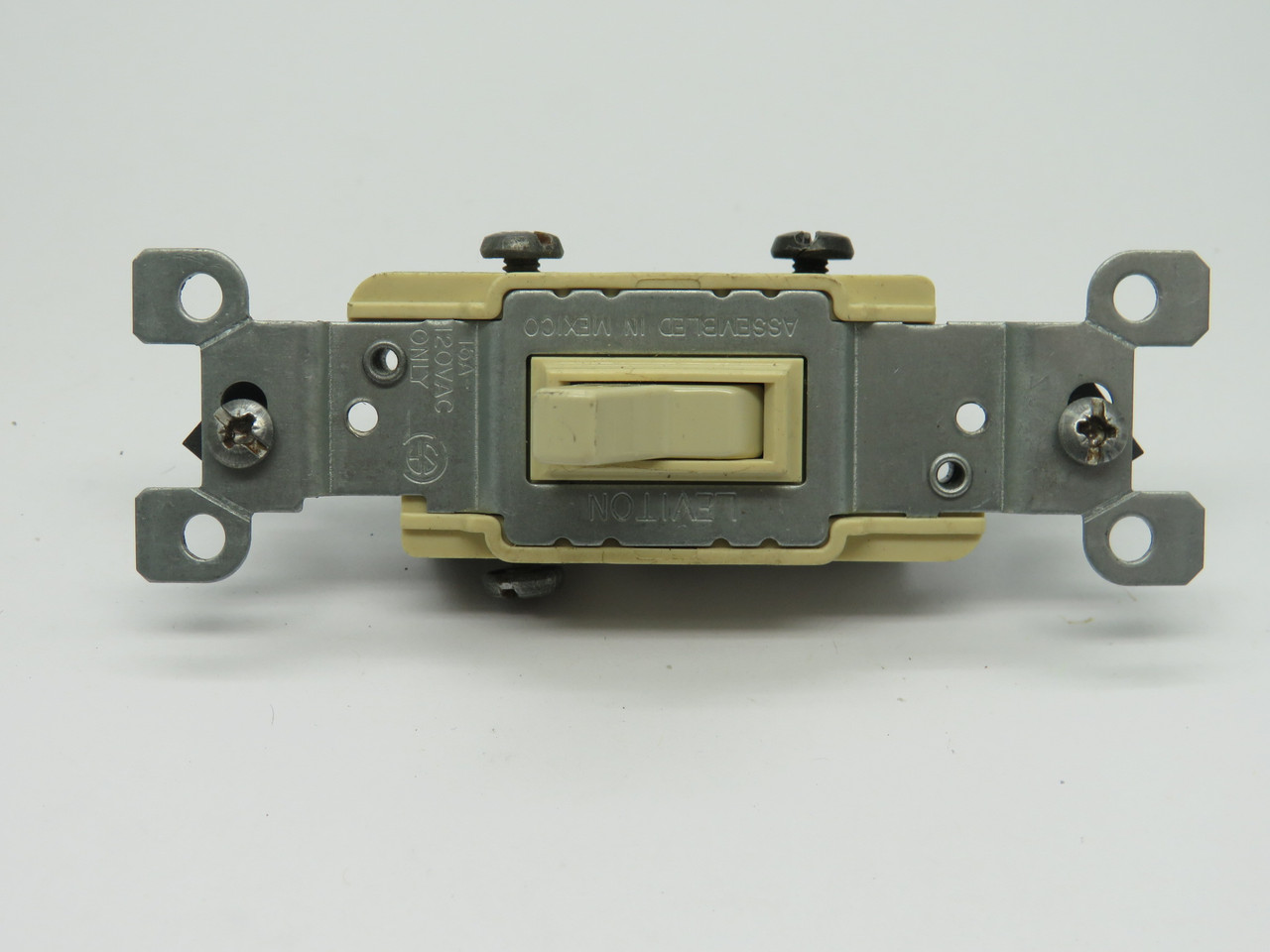 Leviton 1453-I NEW STYLE Ivory Toggle Switch 120V 15A Lot of 3 SHELF WEAR NOP