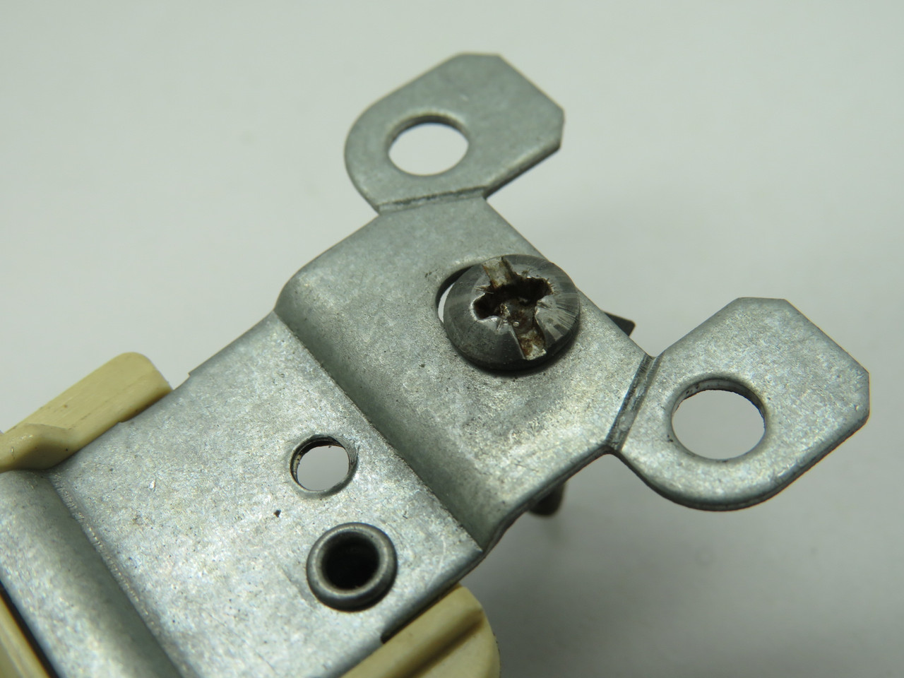 Leviton 1453-I NEW STYLE Ivory Toggle Switch 120V 15A Lot of 3 SHELF WEAR NOP