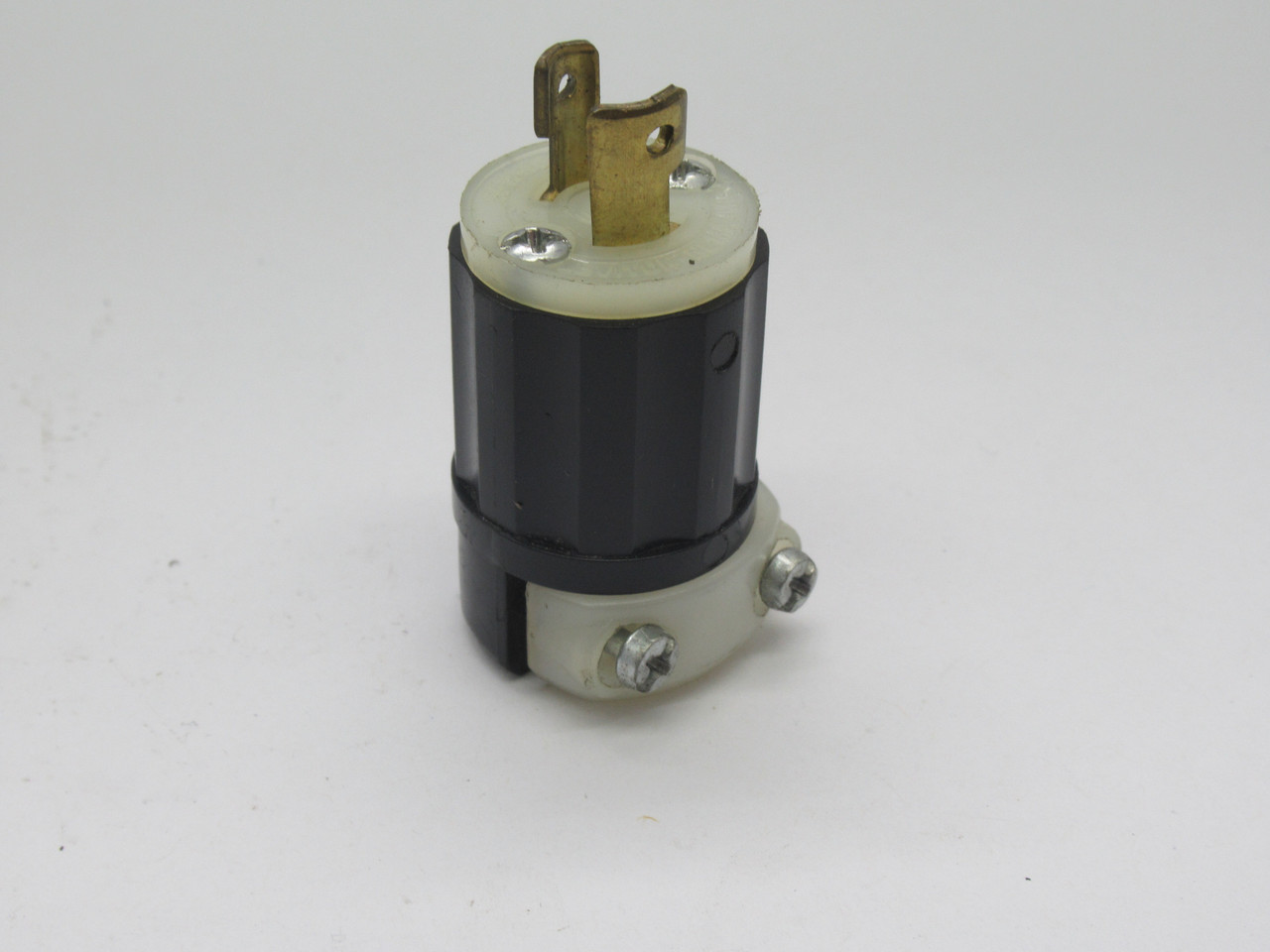 Leviton ML1-P Mini Locking Plug Industrial Grade 15A 125V USED