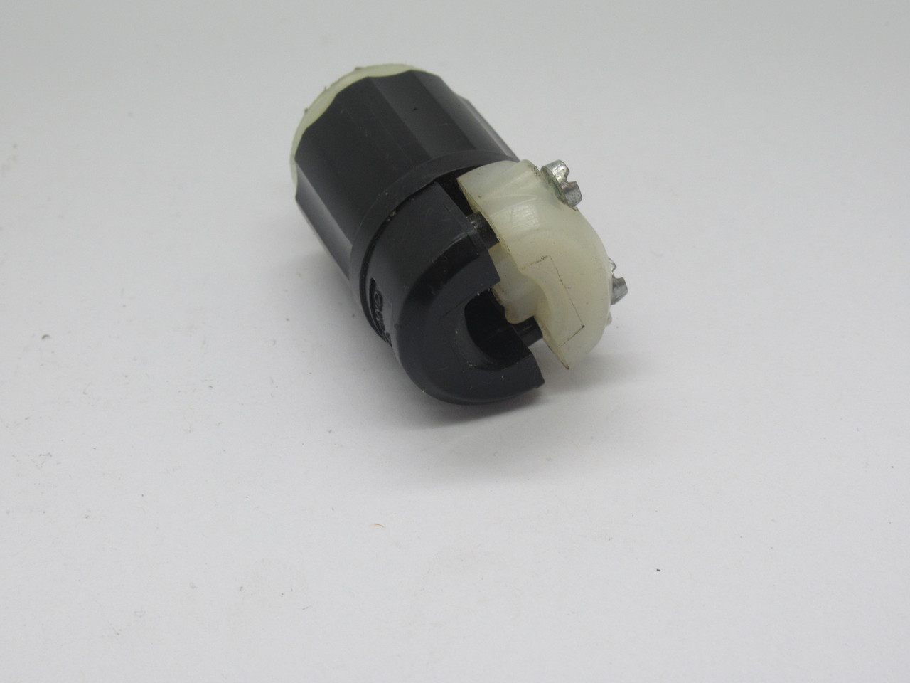 Leviton ML1-P Mini Locking Plug Industrial Grade 15A 125V USED