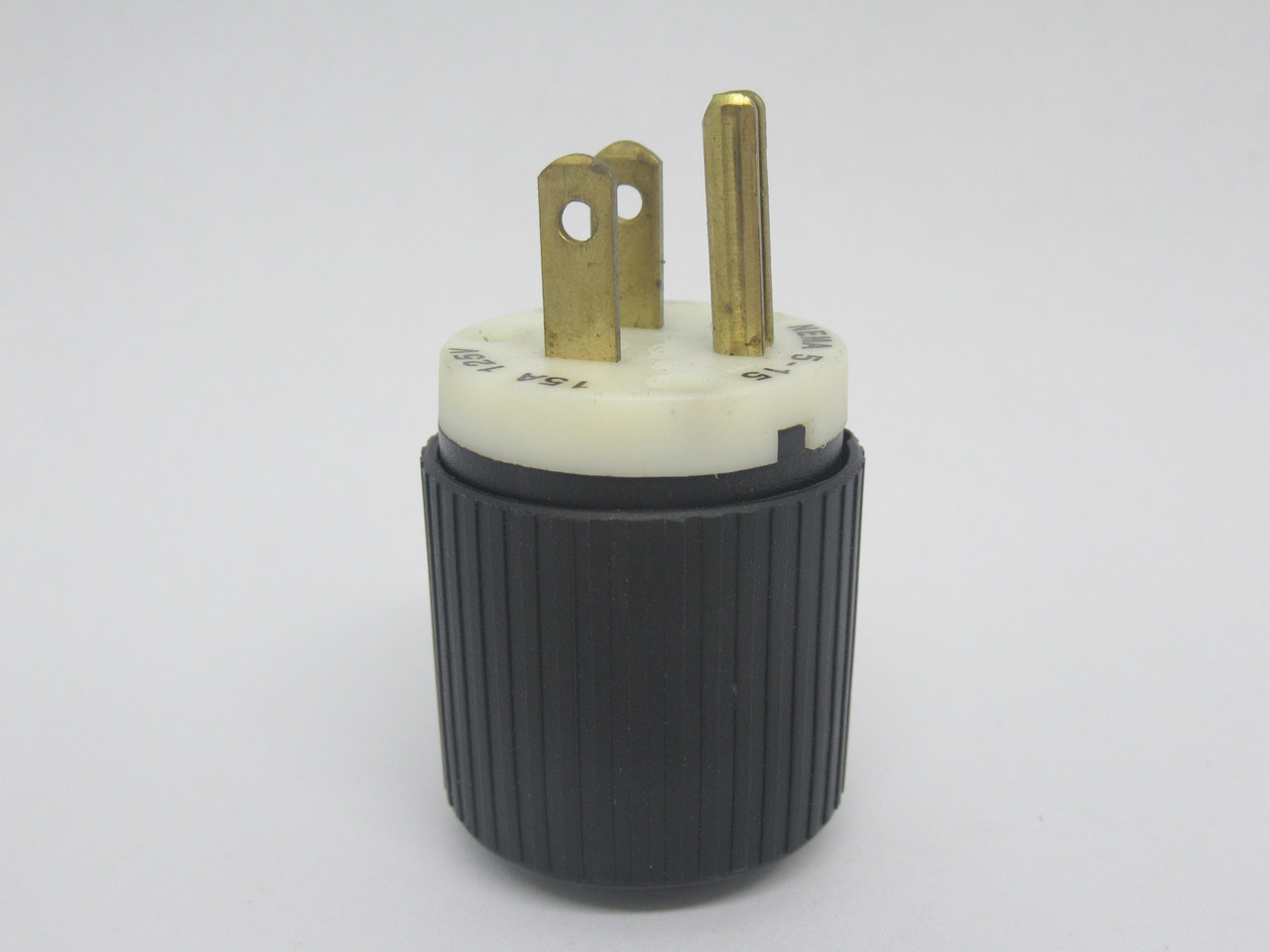 Bryant BRY5266NP Straight Blade Plug 15A 125V 2P 3W Nema 5-15 USED