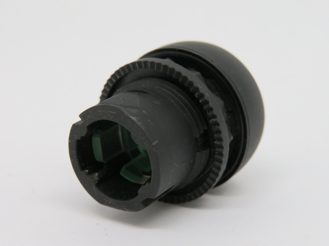 Allen-Bradley 800FP-LF3 Illuminated 22mm Plastic Push Button Green Lens USED