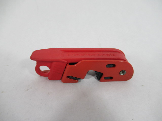 Master Lock 493B Grip Tight Circuit Breaker Lockout USED
