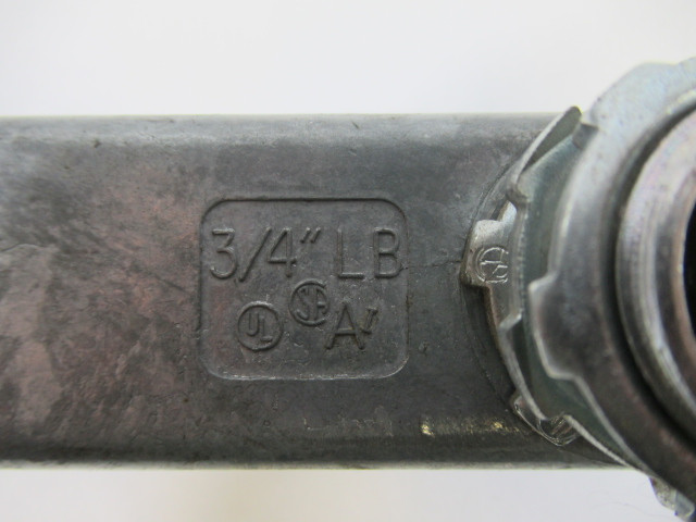 Arlington 3/4LB Conduit Body W/Cover 3/4" USED