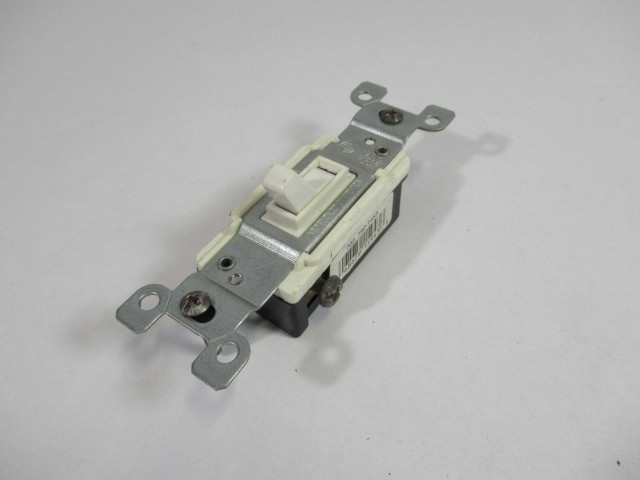 Leviton 792-1453 Toggle Switch White 15A 120VAC ! NOP !