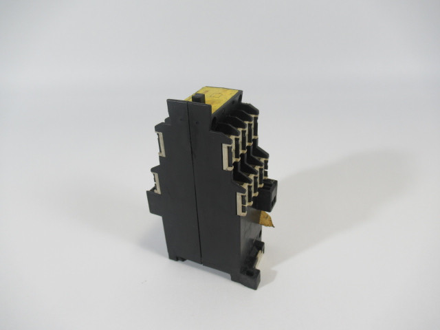 Klockner-Moeller DIL08-62-s-CNA Control Relay 110-120V 10A Coil 24V 60Hz USED