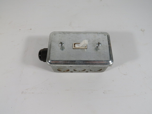 Leviton 1451-W Light Switch W/ BC1110 Utility Box 100VAC 15A USED