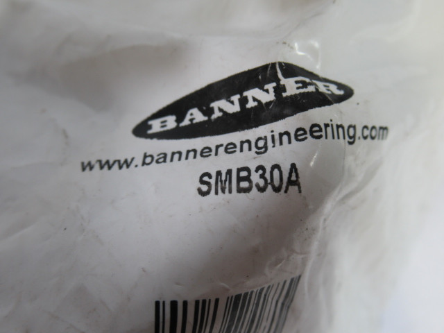 Banner SMB30A Right Angle Mounting 1-1/4" Opening for 30mm Thread ! NWB !