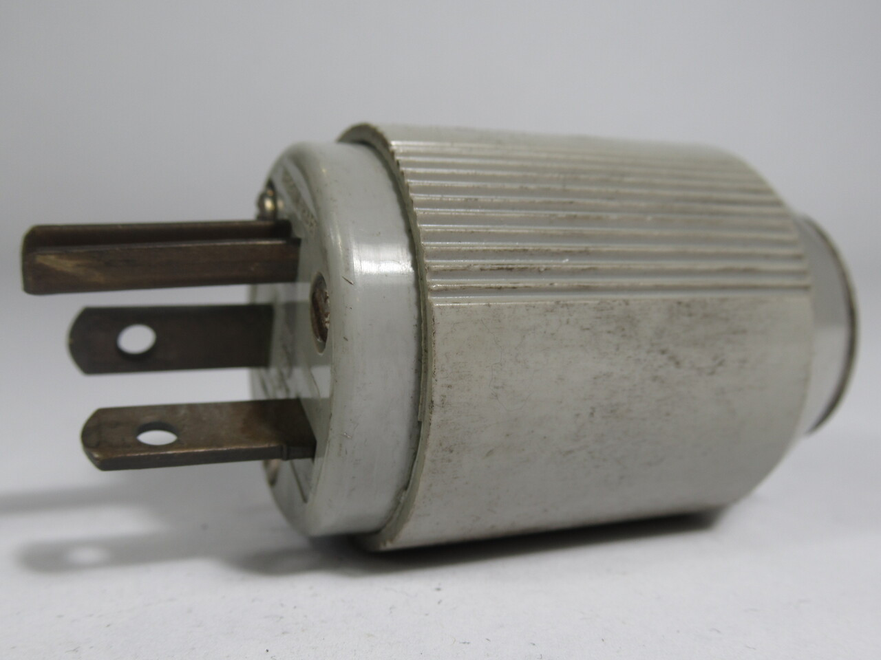 Arrow Hart AH5466N Autogrip Straight Blade Plug Grey 20A 250V 3-Wire USED