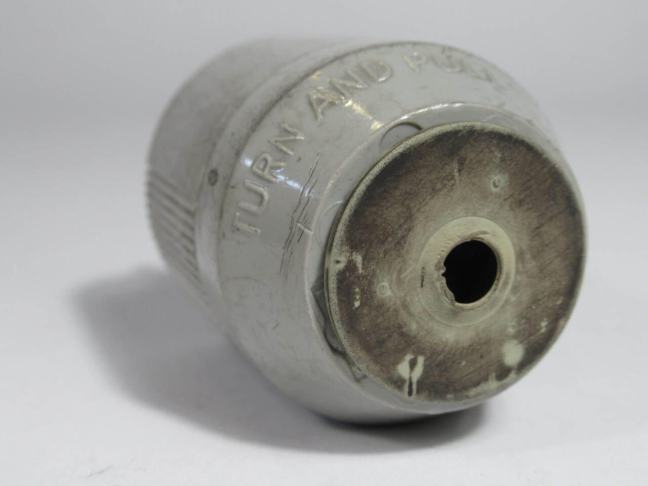Arrow Hart AH6565N Autogrip Turn and Pull Plug 15A 250V 3-Wire 2-Pole USED