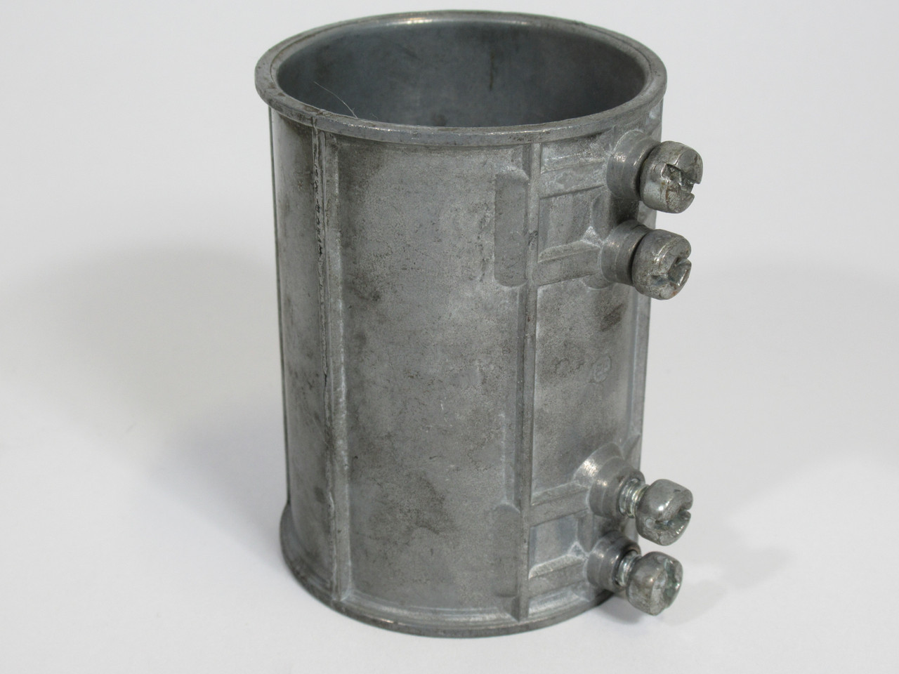 Elliott EMT-2 Zinc EMT Set Screw Coupling 2" Trade 2.5" OD 3.4" L USED